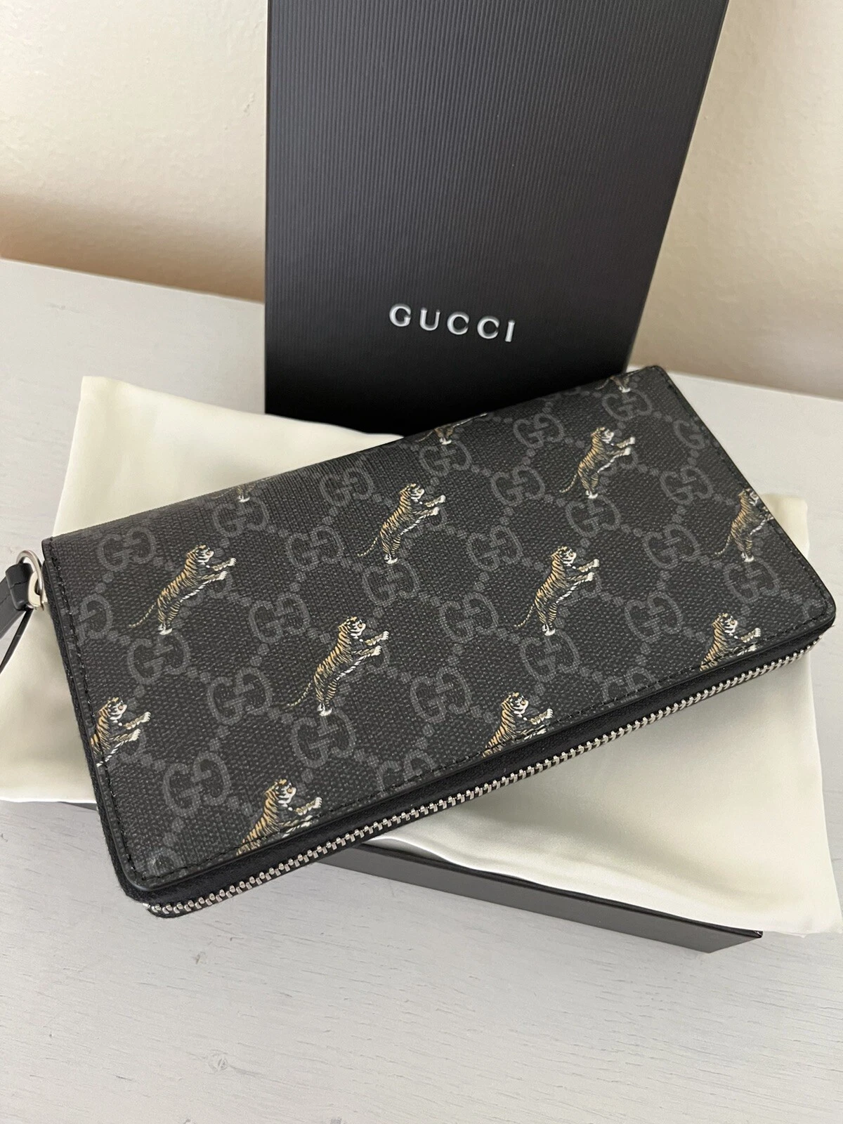NEUF GUCCI GG Supreme toile noire/gris tigre imprimé zippé portefeuille
