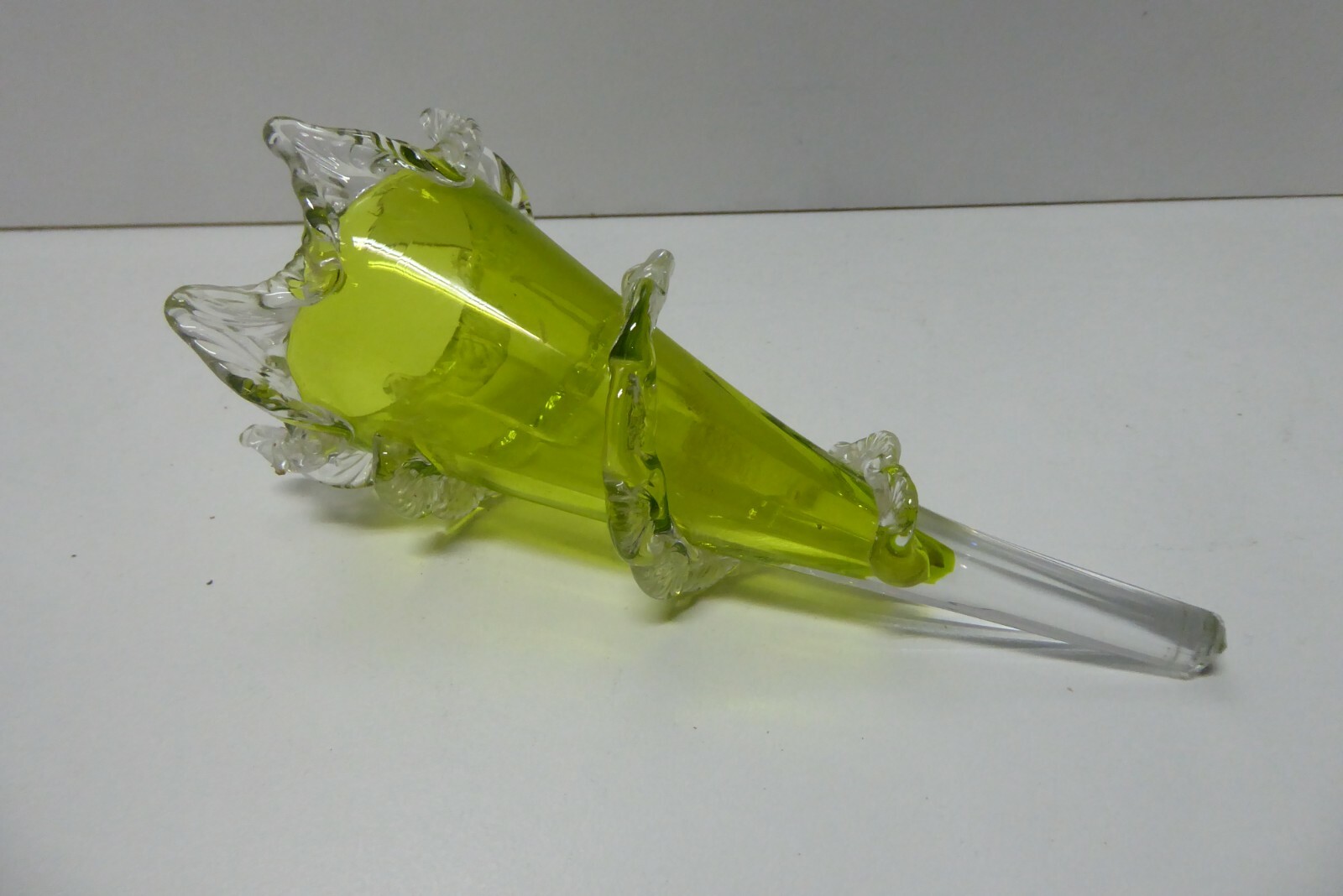 ANTIQUE VICTORIAN GREEN CITRINE GLASS EPERGNE VASE TRUMPET CLEAR RUFFLES