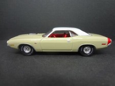 Auto World 1970 Dodge Challenger R/T cream - Loose 1:64 Scale