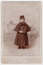CAPERUCITA ROJA EN CORTLAND, NUEVA YORK: G. MAYORDOMO: TARJETA DE GABINETE c1890s