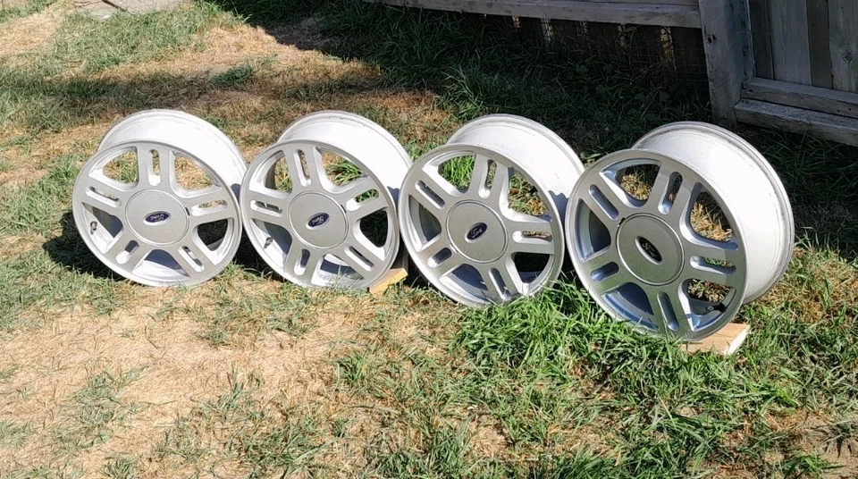 Juego de ruedas Ford Freestar 2004-07 16" plateadas con tapas centrales 5 en 4 1/2" bonito Foto 2 de 4