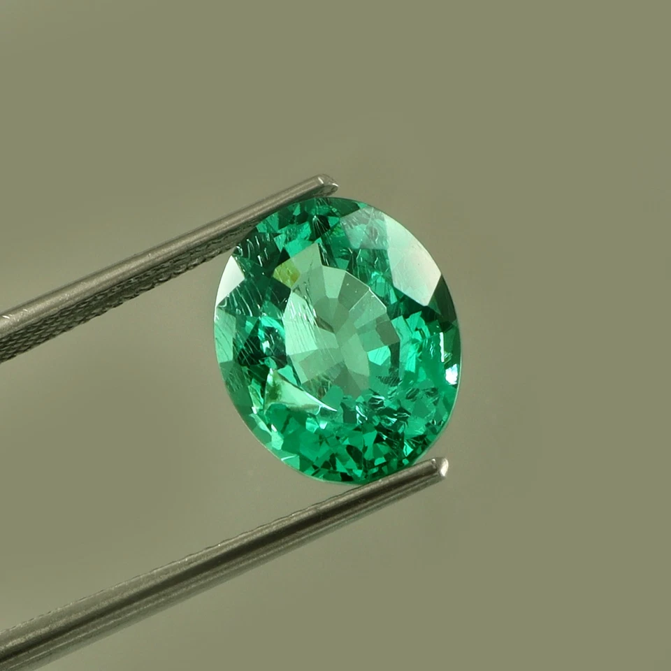5.15 CT Lab Grown Colombian Hydrothermal Emerald Loose Gemstone Oval Cut 12x10mm - Image 2 of 4