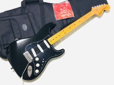 Modelo de instrumento musical Fender Stratocaster Ishibashi en buen estado