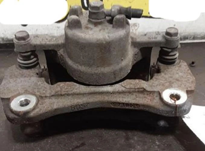 Передний 6-цилиндровый суппорт для правосторонней стойки подходит для Mitsubishi GALANT 2004-2009 годов выпуска - Изображение 2 из 3