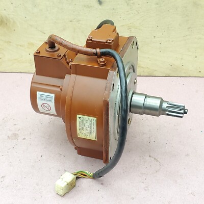Yaskawa USAPEM-07YRS21 AC Servo Motor w/ UTMAH-B15AS4NB Encoder - Ships FREE