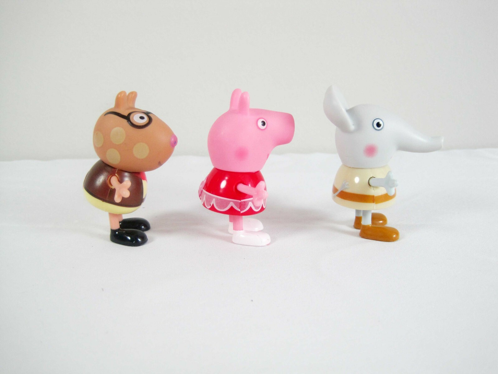 peppa pig 92602 fancy dress party toy figure