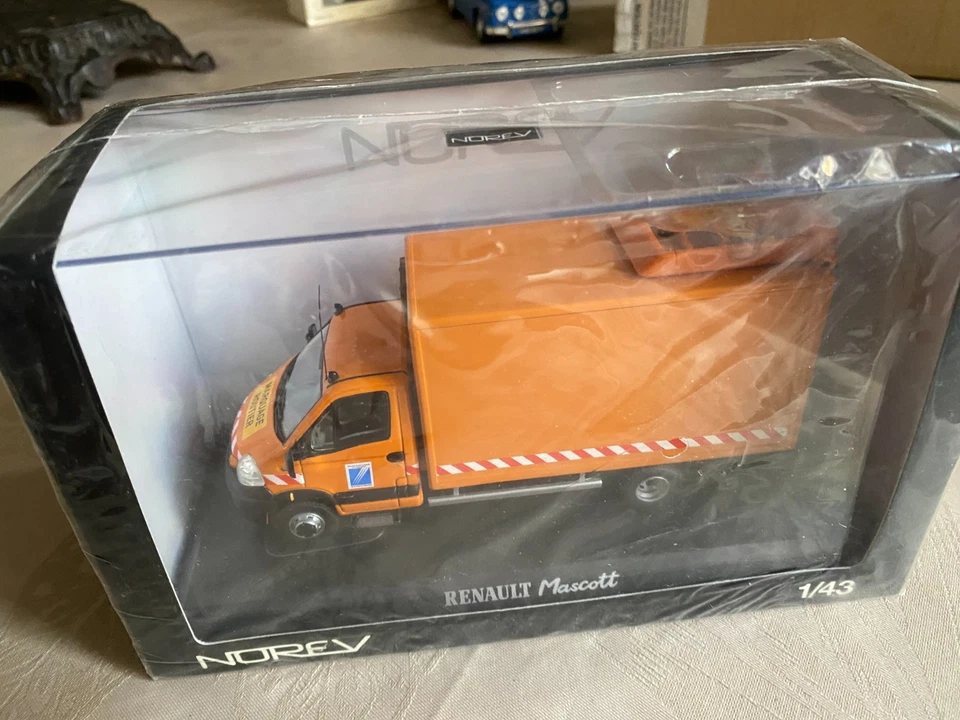 NOREV RENAULT MASCOTT 1/43e DDE marquage routier 2004 - Photo 3/4