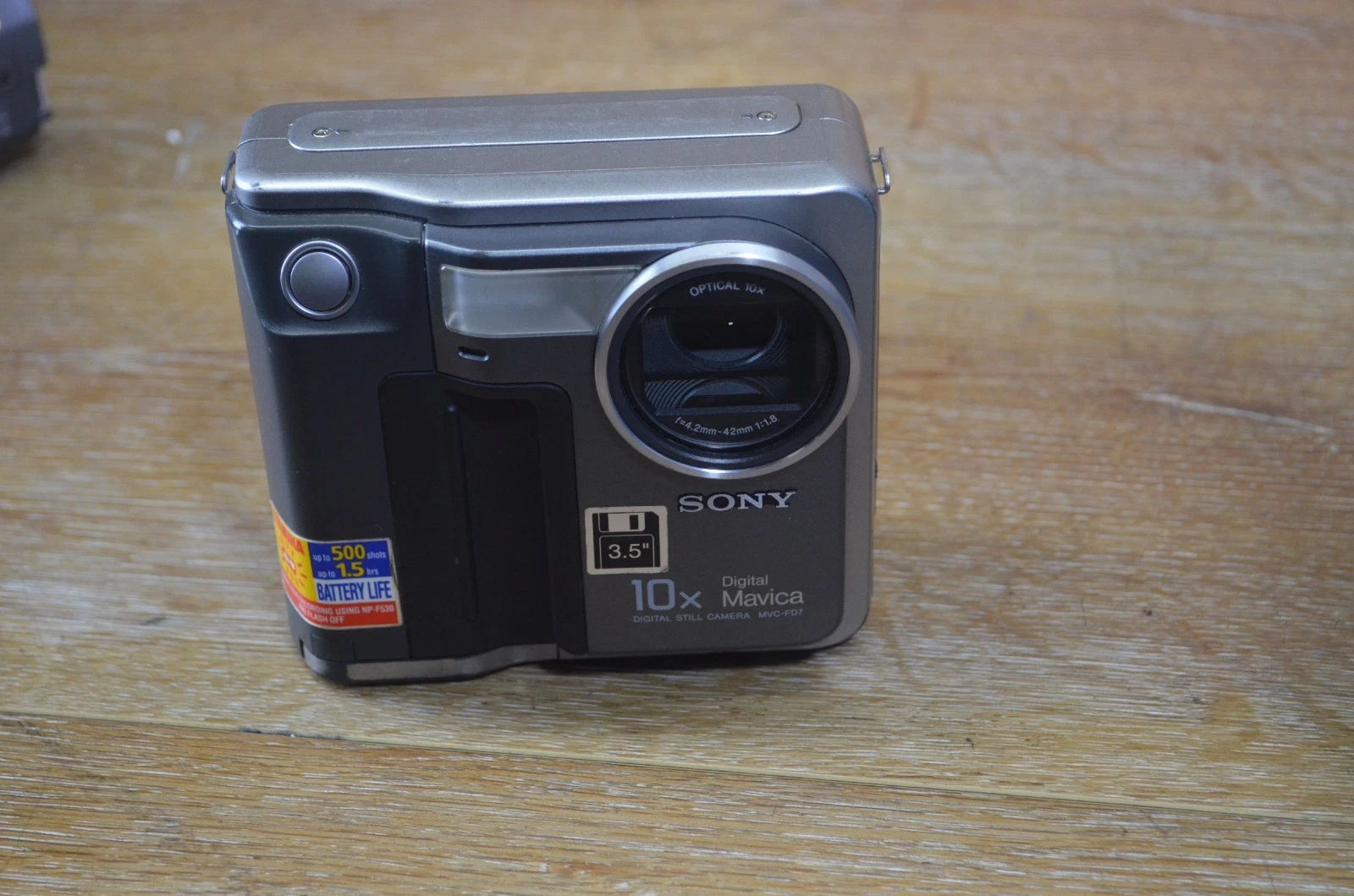 VINTAGE SONY DIGITAL MAVICA MVC-FD7 FLOPPY DISK CAMERA NO BATTERY NO CHARGER