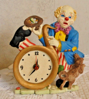 Figur spielender Clown Posaune mit Wecker Quarz Hund Harz 17cm Zirkus