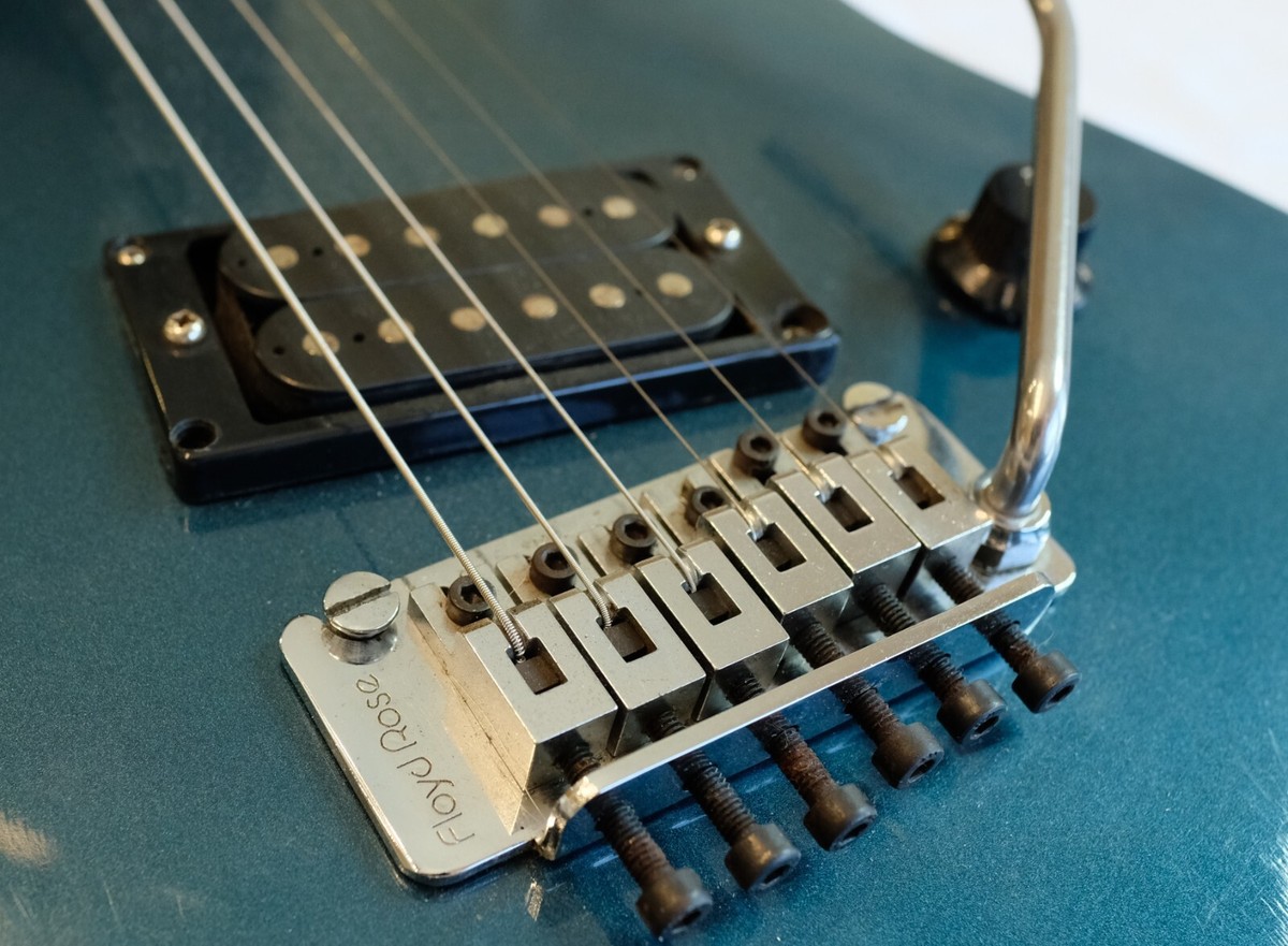 1985 Kramer Striker 100ST Electric Guitar Banana Headstock 1985 Kramer Striker 100ST Electric Guitar Banana Headstock