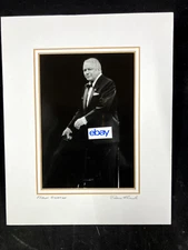 1994 FRANK SINATRA B&W 5X7 MATTED PERFORMANCE PHOTOGRAPH BY DAVID HONL