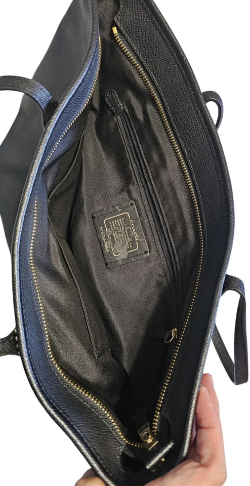 Bolsa tote Coach feminina preta com zíper alça superior / Modelo F58846 / Excelente estado - Imagem 4 de 4
