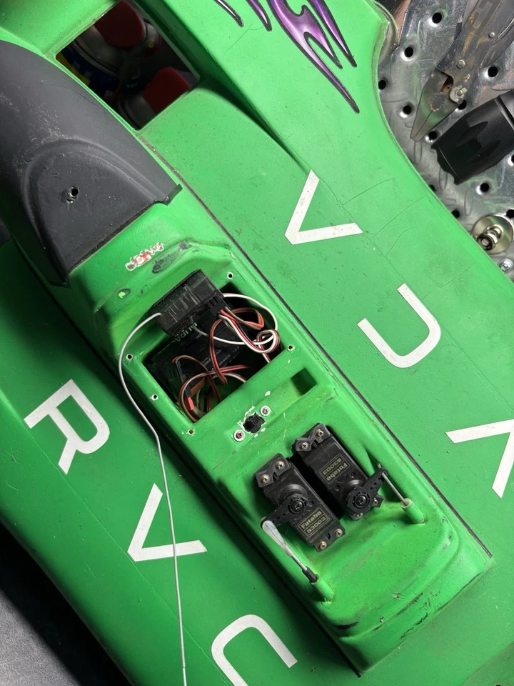 VINTAGE NITRO R/C Hydroplane Racing Boat For Parts or Repair OR PROJECT BOAT - Image 2 of 4