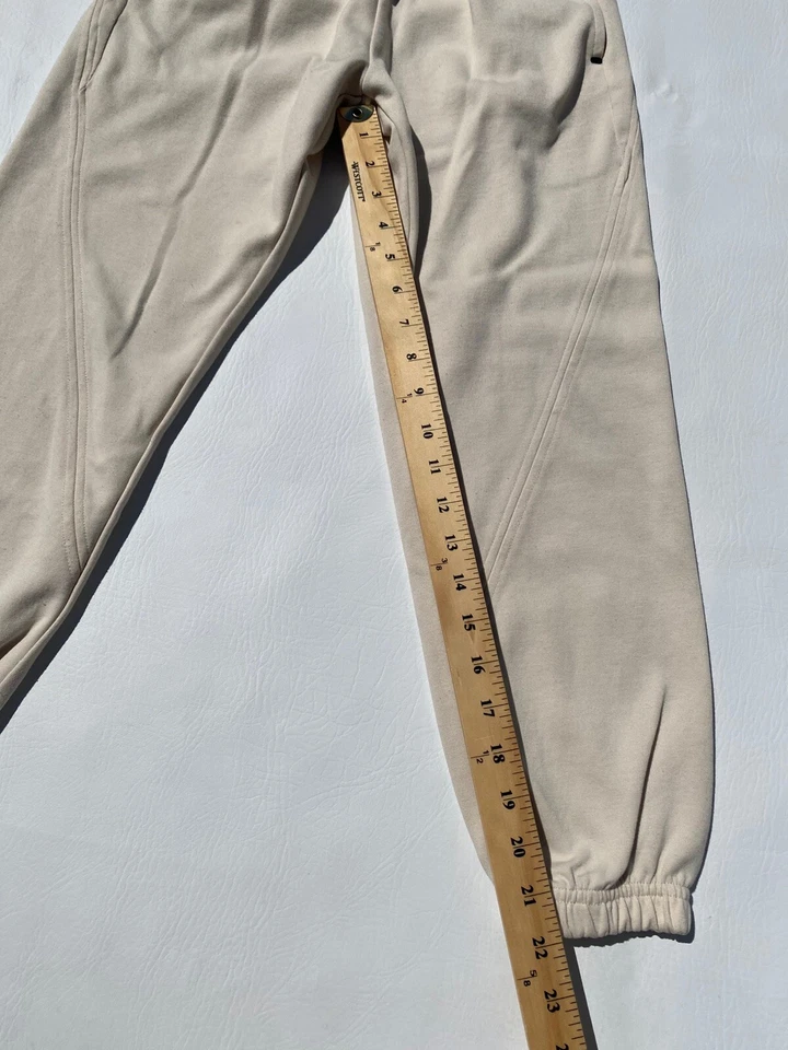 Pantalones deportivos Zara juveniles talla 11-12 color crema Foto 2 de 4