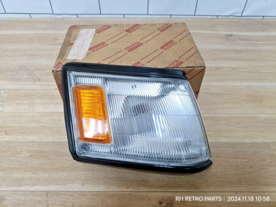 TOYOTA COROLLA AE80 AE82 1983-85 FRONT SIDE CORNER LIGHT RH