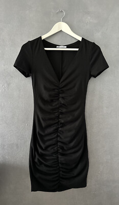 Basic Kleid Zara Gr. M Stretch Kurzarm V-Ausschnitt 