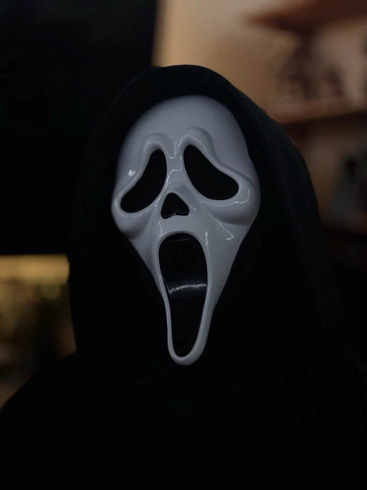 Máscara rígida con cubierta Deluxe Scream 5 (2022) Foto 3 de 4