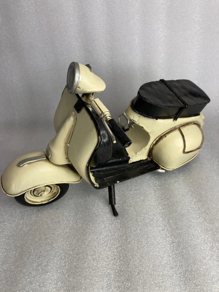 Motocicleta Showa Retro Años 60 Juguete de Lata Vespa Alemana Hecha en Taiwán Coleccionable Foto 2 de 4