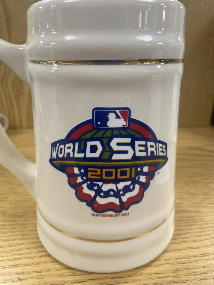 DIAMONDBACKS & YANKEES - 2001 WORLD SERIES CERAMIC STEIN - Image 4 of 4