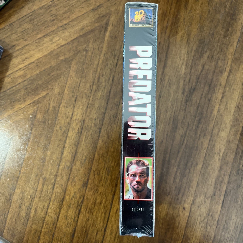 Predator  1987 VHS tape  holo foil cover Arnold Schwarzenegger - SEALED NEW - Image 4 of 4