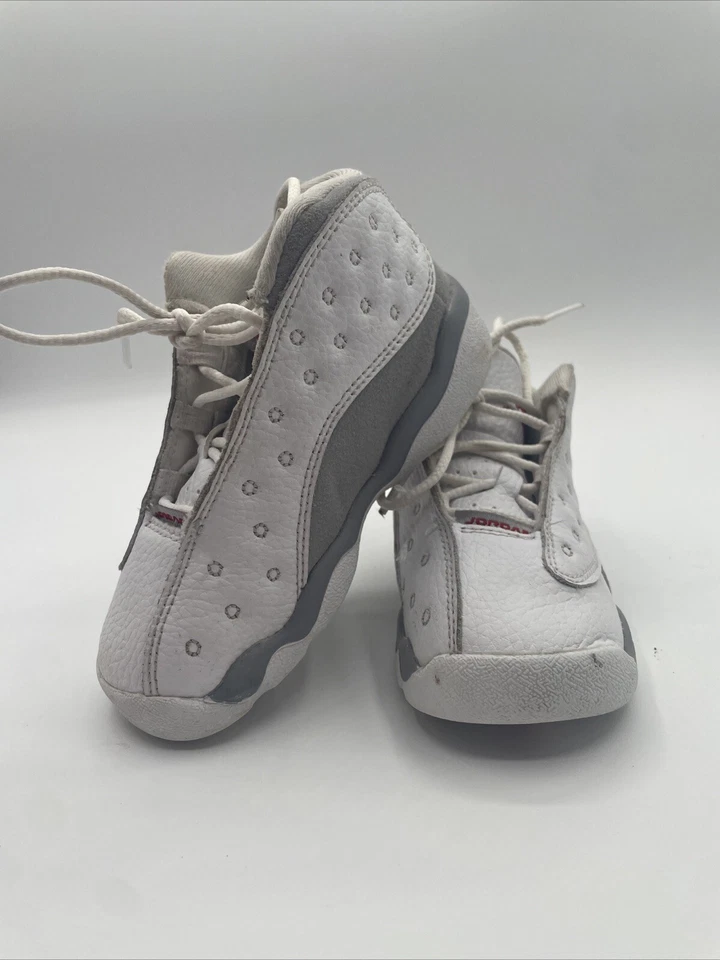 Lote de 2 pares de zapatos Nike Jordan rojos/blancos/grises para niños pequeños 8C Foto 2 de 4