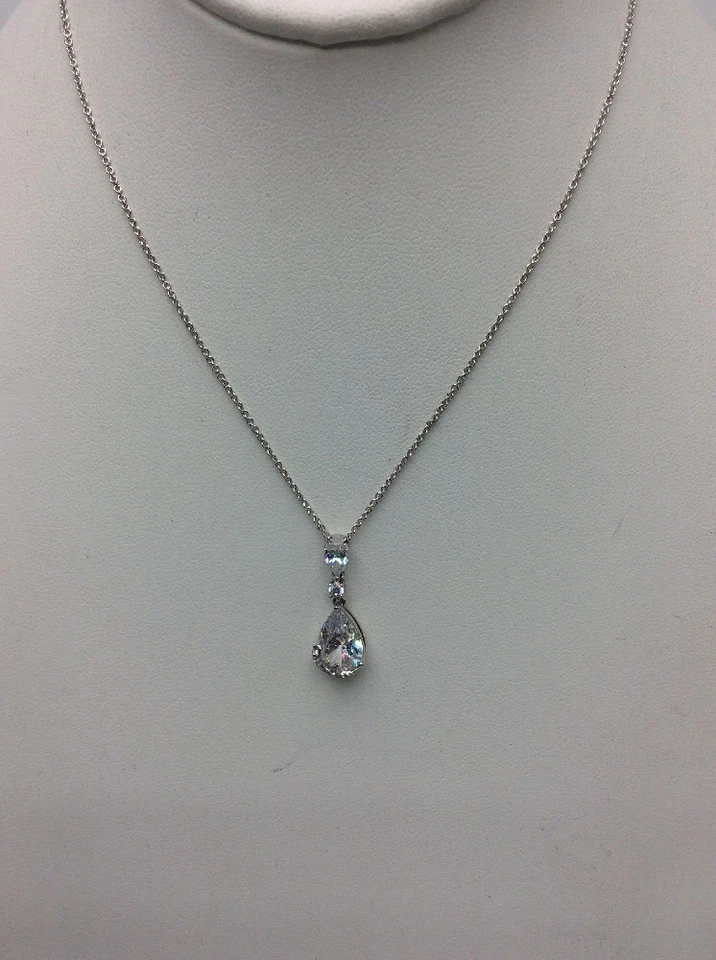 Collar colgante lágrima pavé ELIOT DANORI D102 $65 Foto 2 de 4