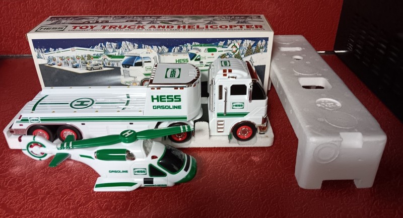 Hess 2006 Truck & Helicopter - White/Green New & Factory-sealed, Original Box