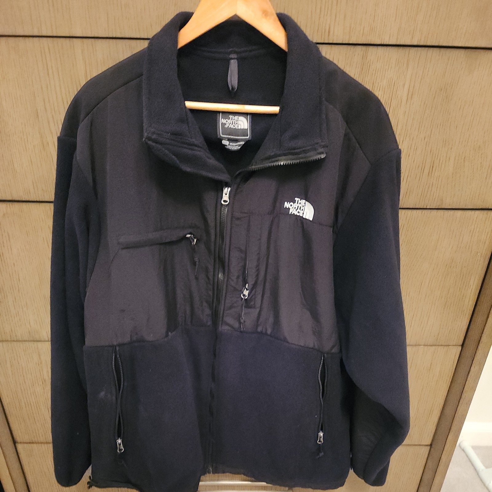 Men’s Black North Face Fleece Jacket – Warm & Stylish