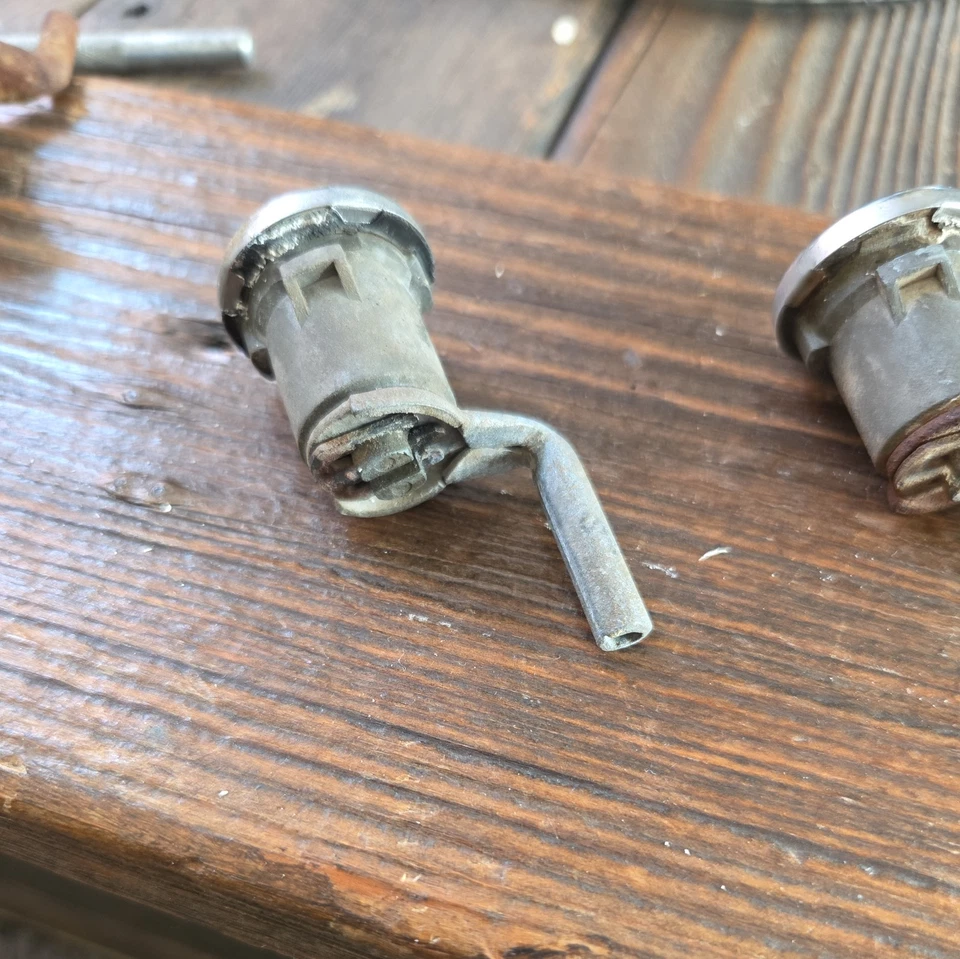 Buick OEM 1959-1960. Cerraduras de puertas y maletero. no, llave. Foto 3 de 4