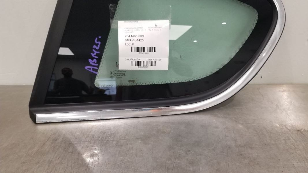 Maserati GranTurismo Left Quarter glass