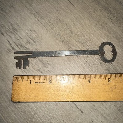 Antique Large Steel Skeleton Key Flat 5 inch Unique Head Design!   Phillips  