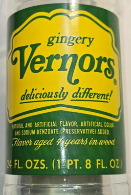 MINTY! 1973 GINGERY VERNORS,Inc Ginger Ale DETROIT,MI 24oz Green ACL POP BOTTLE