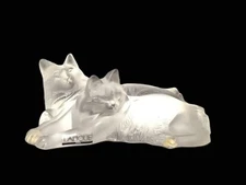 Lalique France HAPPY & HEGGIE Frosted Crystal Resting Cats Paperweight Figurine