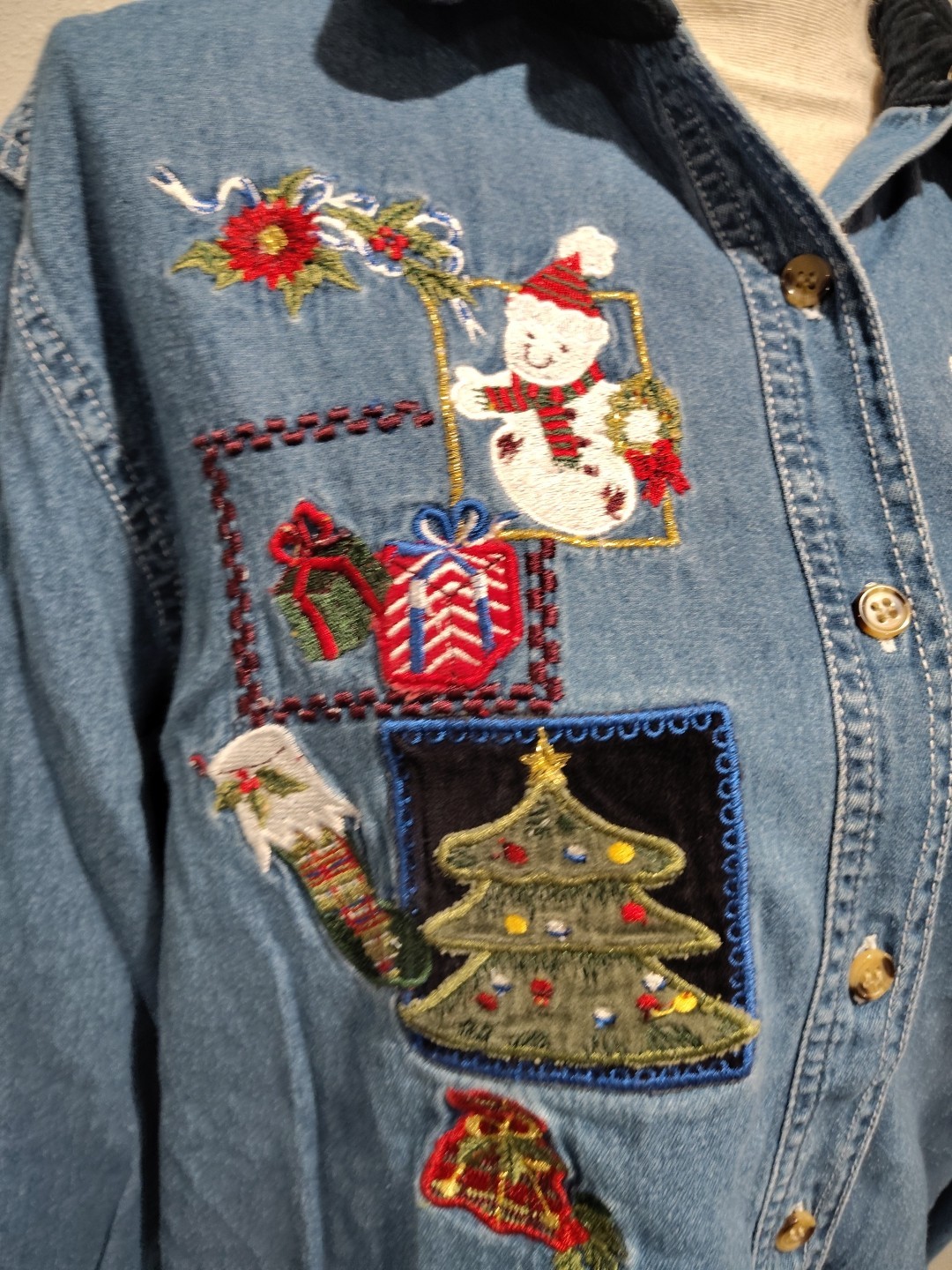 VTG Bobbie Brooks Embroidered Christmas Shirt Women's Large Blue Denim Chambray