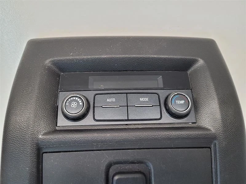 Buick Enclave 2018 2019 control de temperatura trasero con identificación de moldura 23507152 Foto 4 de 4