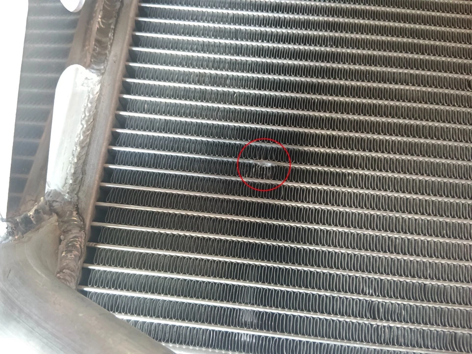 RADIADOR ALUMINIO PARA FERRARI 599 GTB/GTO 6.0L V12 2006-2011 con daños leves Foto 3 de 4