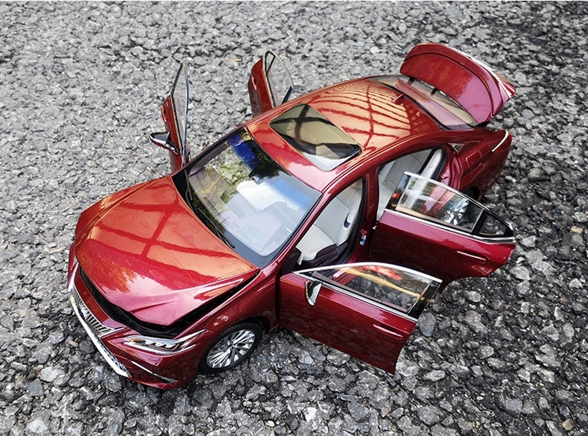 1/18 Scale LEXUS ES 300H Red Diecast Car Model Collection