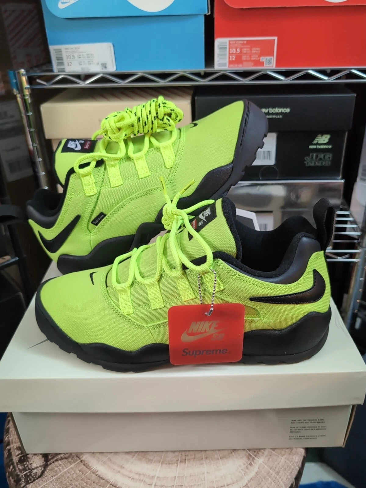 SUPREME x NIKE SB DARWIN LOW « VOLT » homme 10,5 