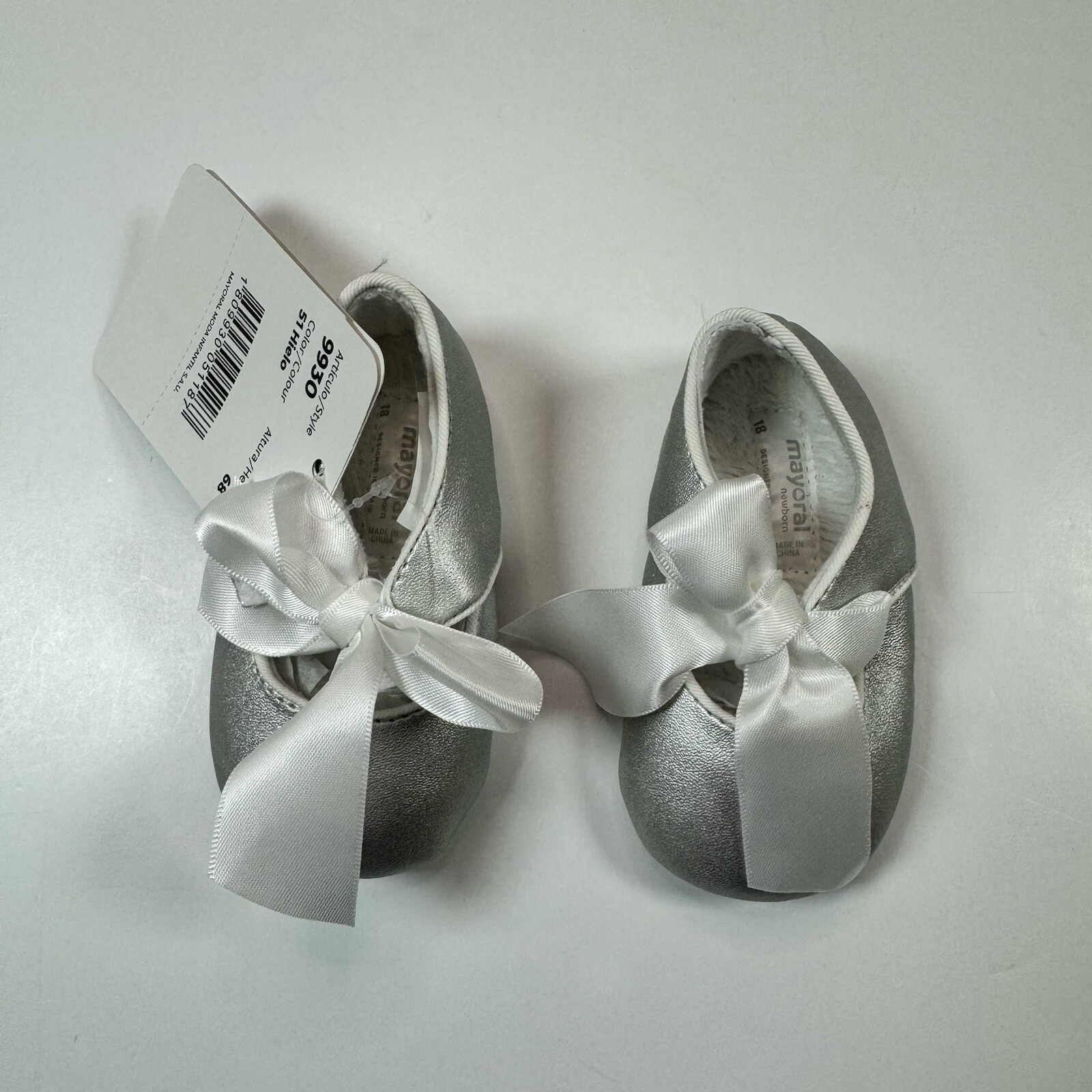 NUEVO CON ETIQUETAS Mayoral Recién Nacido Bebé Niña Zapatos con Lazo Plateado Talla 18