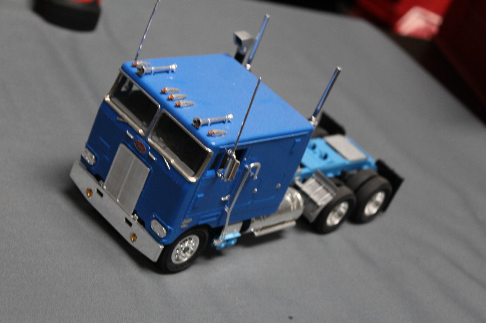 132 scale, Peterbilt 352 Double Bunk Cabover. NO 5TH WHEEL. ASSEMBLED