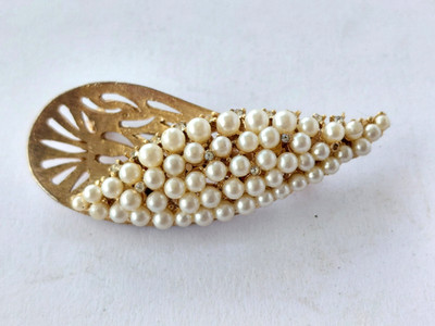 Vintage Brooch Signed BSK Gold Tone Pearls Rhinestones Filigree
