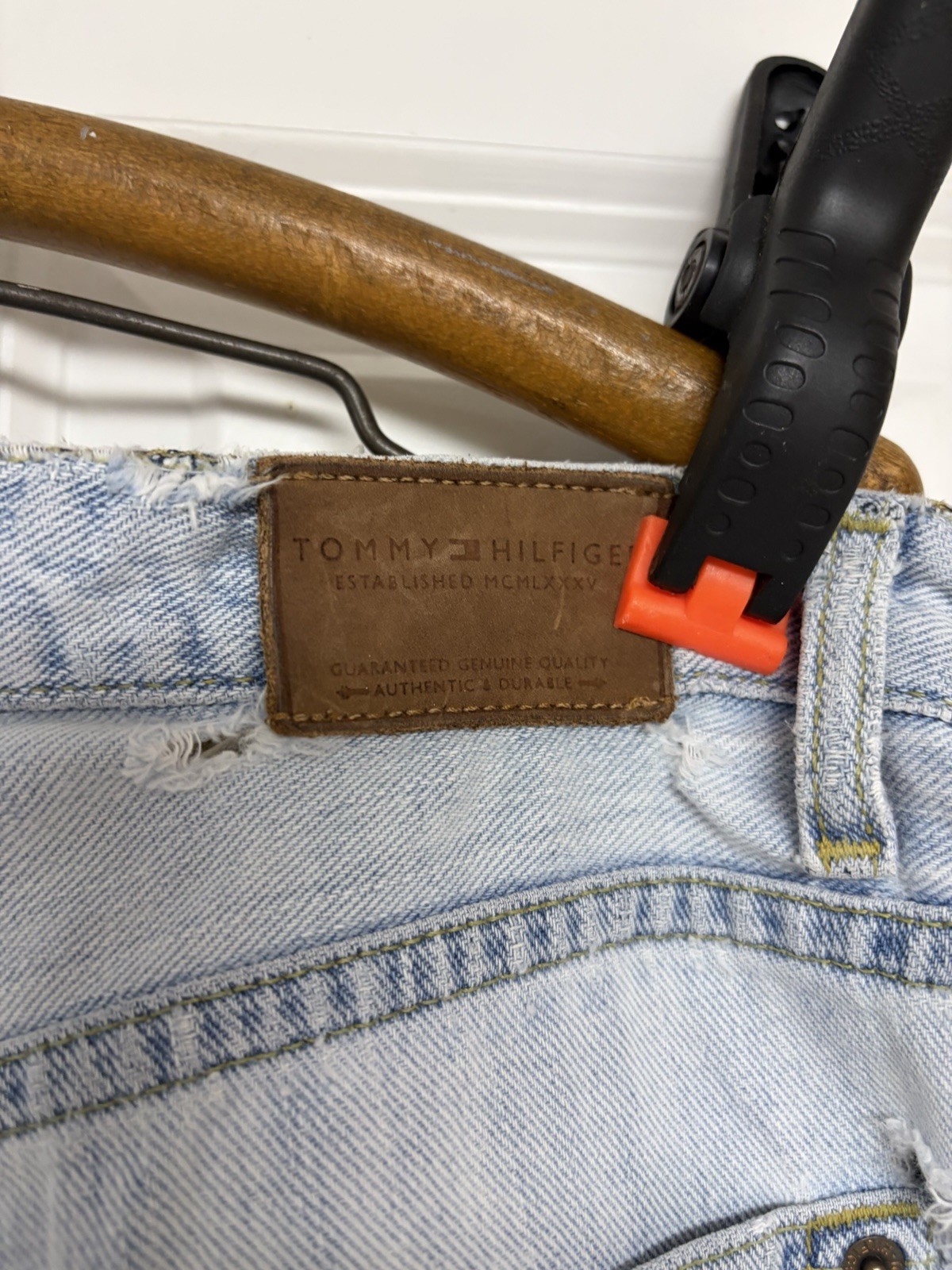 Vintage Tommy Hilfiger Jeans Men's 34x30” Classic Fit Baggy Light Wash Denim Y2K thumbnail 10