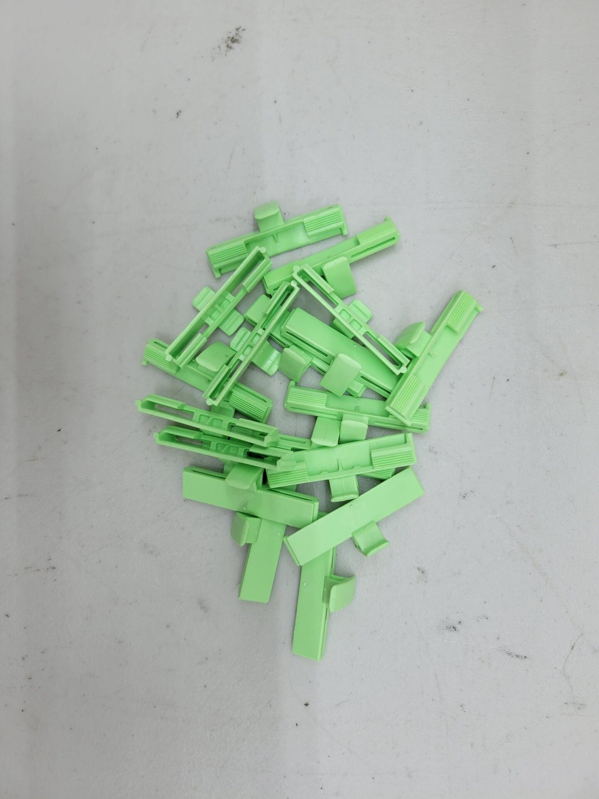 Rolls Royce / Bentley Clip Finisher Windscreen PV111330PB
