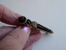 VINTAGE MIRACLE SIGNED GOLD TONE DIRK BROOCH WITH BLACK JET GLASS STONES
