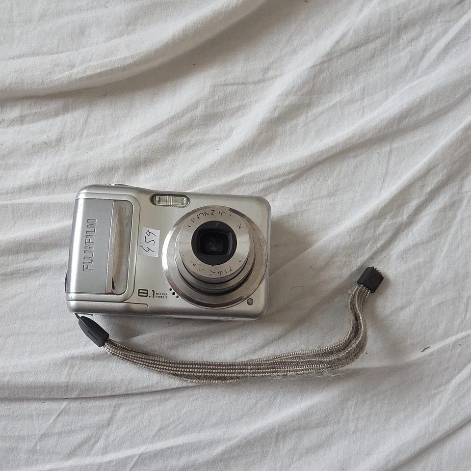 Fujifilm FinePix A850, photo 1 of 4