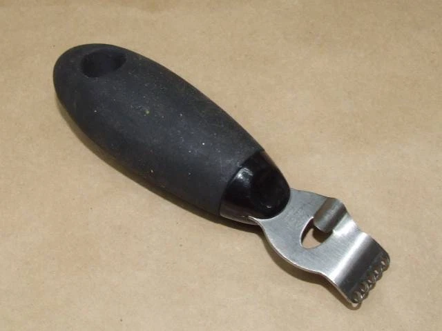 OXO Good Grips Stainless Steel Lemon Zester Bar Utensil Black Rubber Handle 5.25
Opens in a new wind