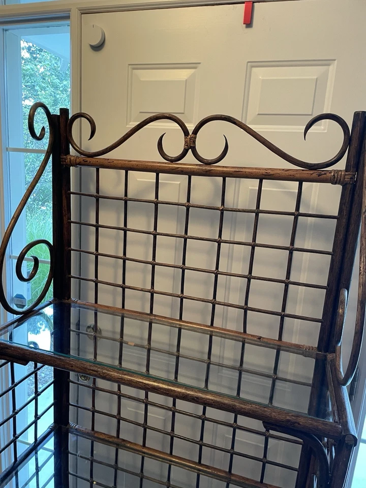 Antiguo estante de panadería de bambú con estantes de vidrio Foto 4 de 4