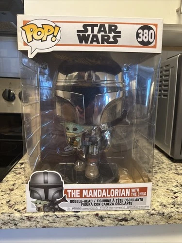 Funko Pop! Star Wars the Mandalorian with the Child #380 10-inch Vinyl Figure