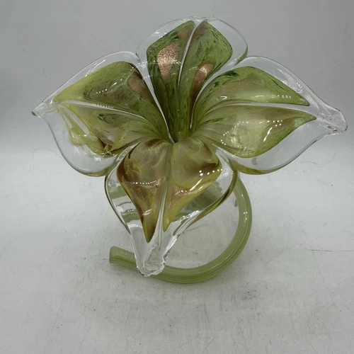 Lavorazione Arte Murano Italy Art Glass Green Flower Shaped Bud Vase