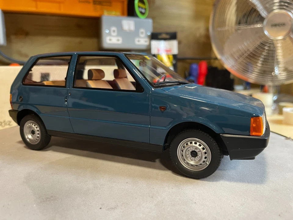 FIAT UNO 45 1983 in blue - LaudoRacing 1:18 - Image 2 of 4